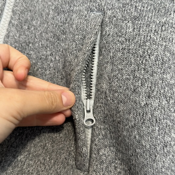 The North Face Zip Up High collar jacket with fleece lining. 2 zip pockets. - Picture 4 of 7